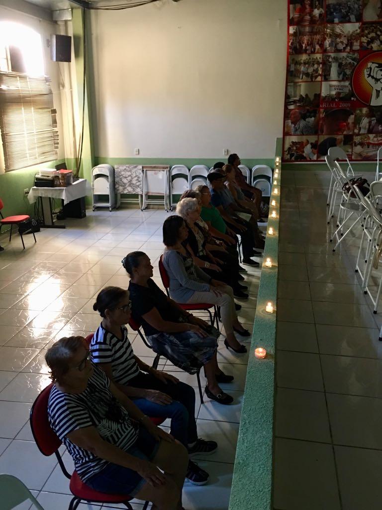 Aula de meditação usou técnicas milenares como o fogo e a mandala