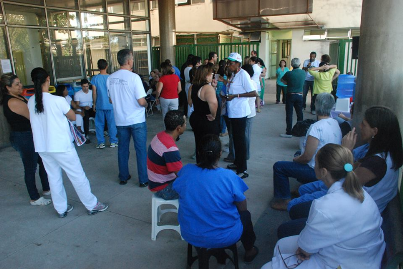 1º dia de paralisação dos servidores do Mário Gatti (17/3/2014)