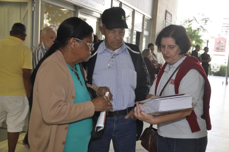 Diretoria do STMC esteve presente no Paço Municipal na entrega do holerite