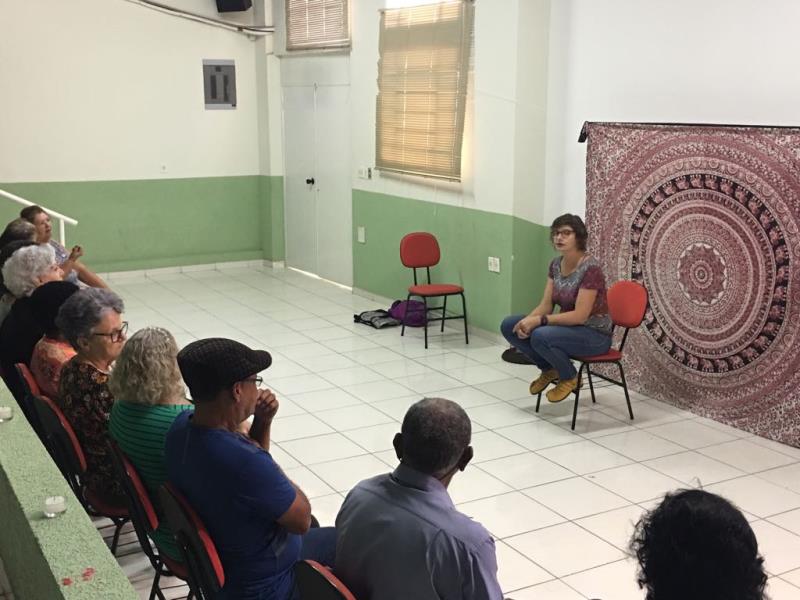 Aula de meditação usou técnicas milenares como o fogo e a mandala