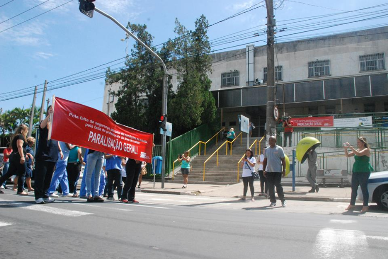 1º dia de paralisação dos servidores do Mário Gatti (17/3/2014)