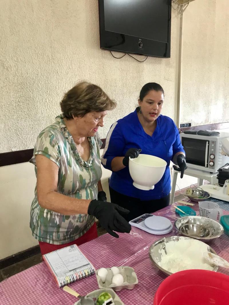 Oficina de Culinária adoça o início da Primavera, trazendo recordações da infância