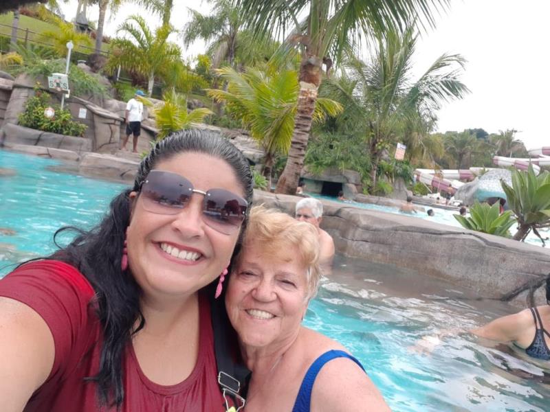 Aposentados/as do STMC passeiam no ‘Thermas Water Park’