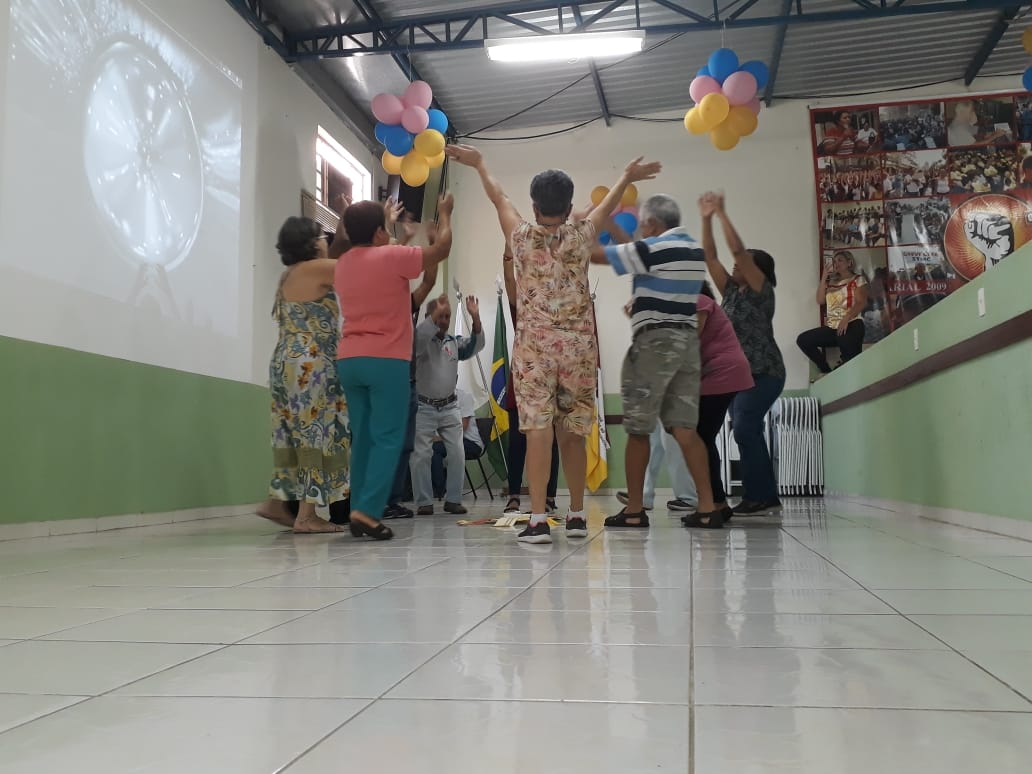 Dança Circular realizada no STMC promove a Harmonia