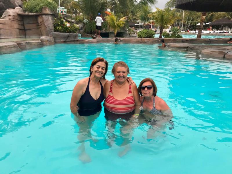 Aposentados/as do STMC passeiam no ‘Thermas Water Park’