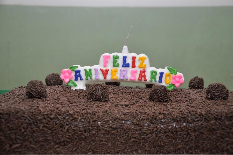 Manhã de aniversário foi com bolo, brigadeiro, música e muita alegria