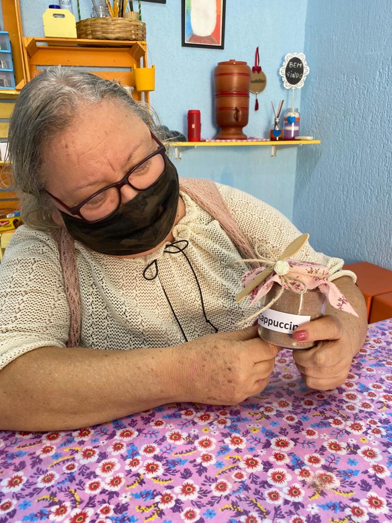 Casa dos Aposentados/as - Ateliê: Pote de Cappuccino- Julho de 2021