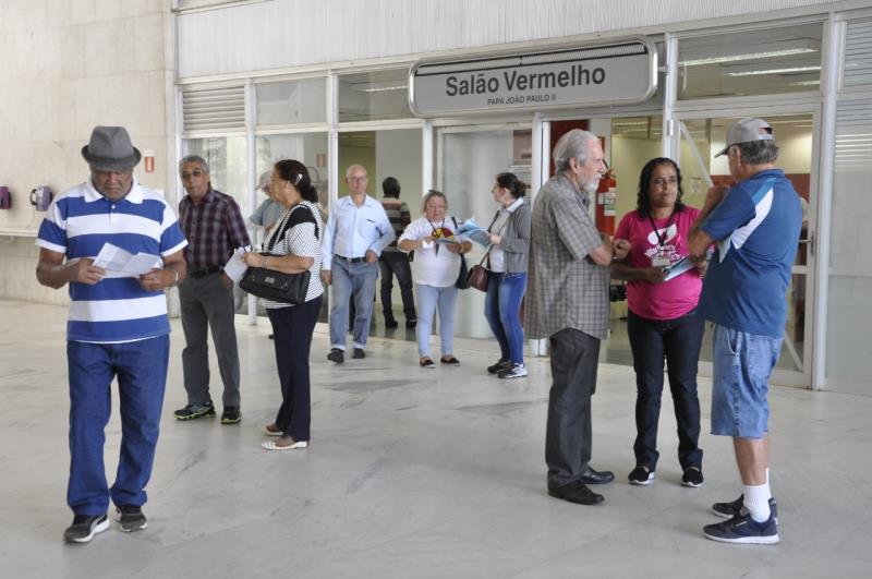 Diretoria faz orientações para Aposentados/as no Paço Municipal