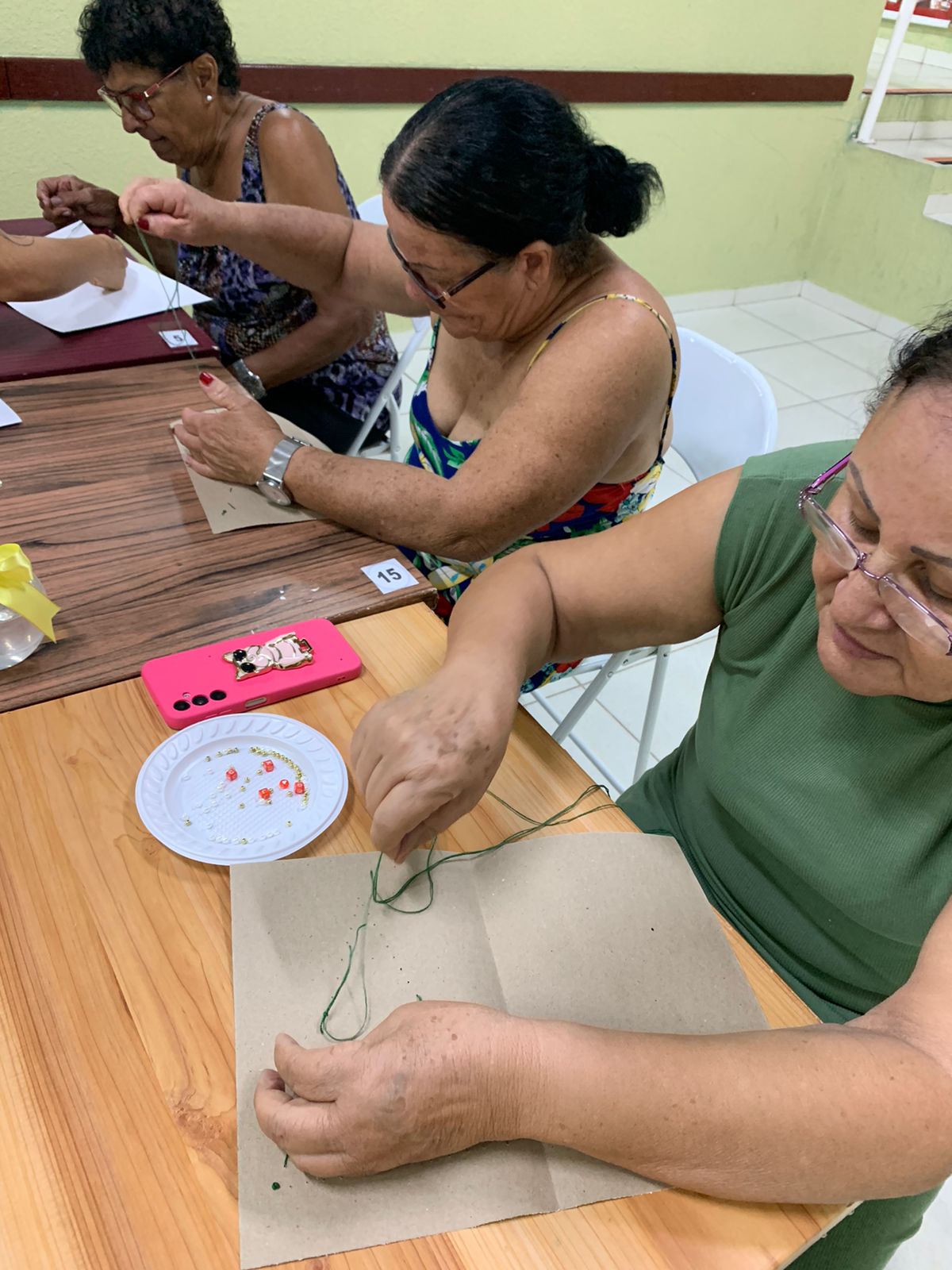 Casa dos Aposentados/as - Ateliê com Marianna: Bordado em Cartões - Novembro de 2023	