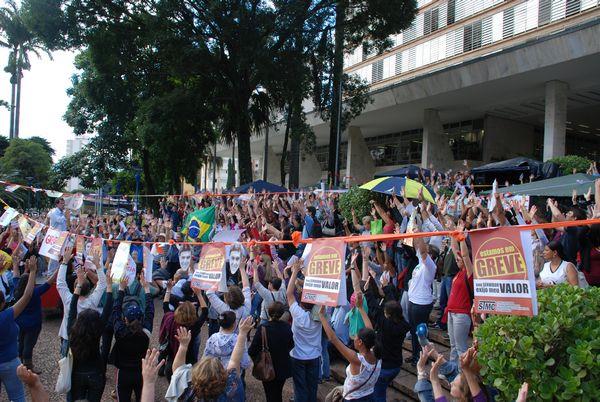 GREVE Campanha Salarial 2012 - 14º dia (25/maio)