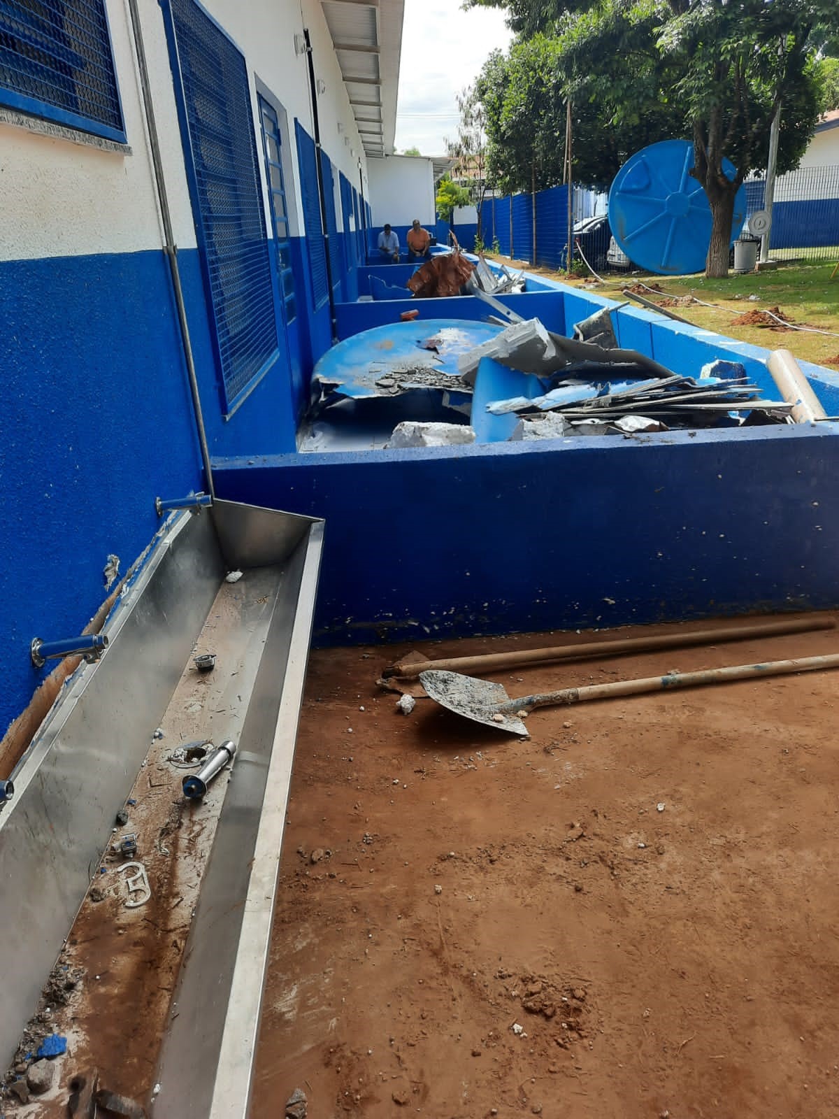 Diretores do STMC vistoriam escola onde caixa d´água caiu durante a noite