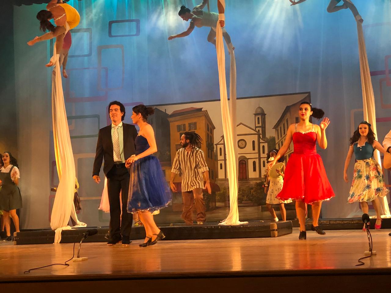 Aposentados/as do STMC curtem peça da Broadway