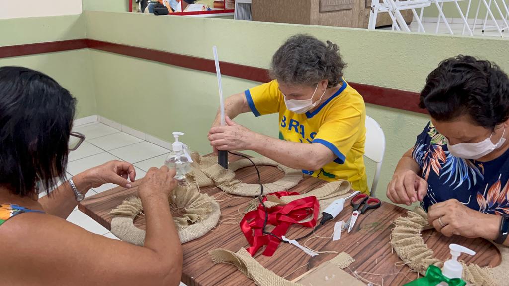 Casa dos Aposentados/as - Ateliê de Guirlanda de Juta - Dezembro de 2022	