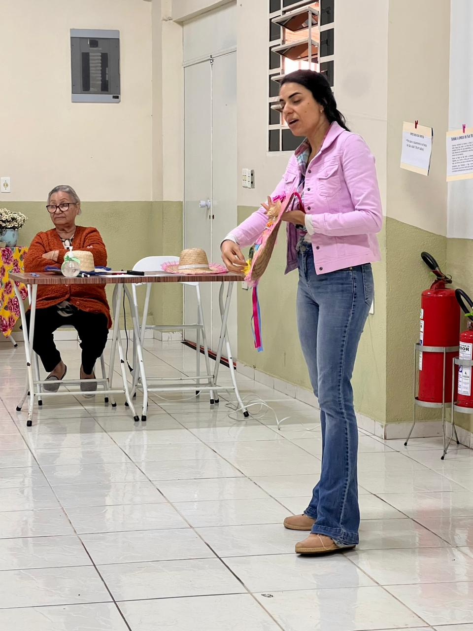 Casa dos Aposentados/as - Ateliê de Guirlanda de Juta com Mariana Vianna - Junho de 2023	