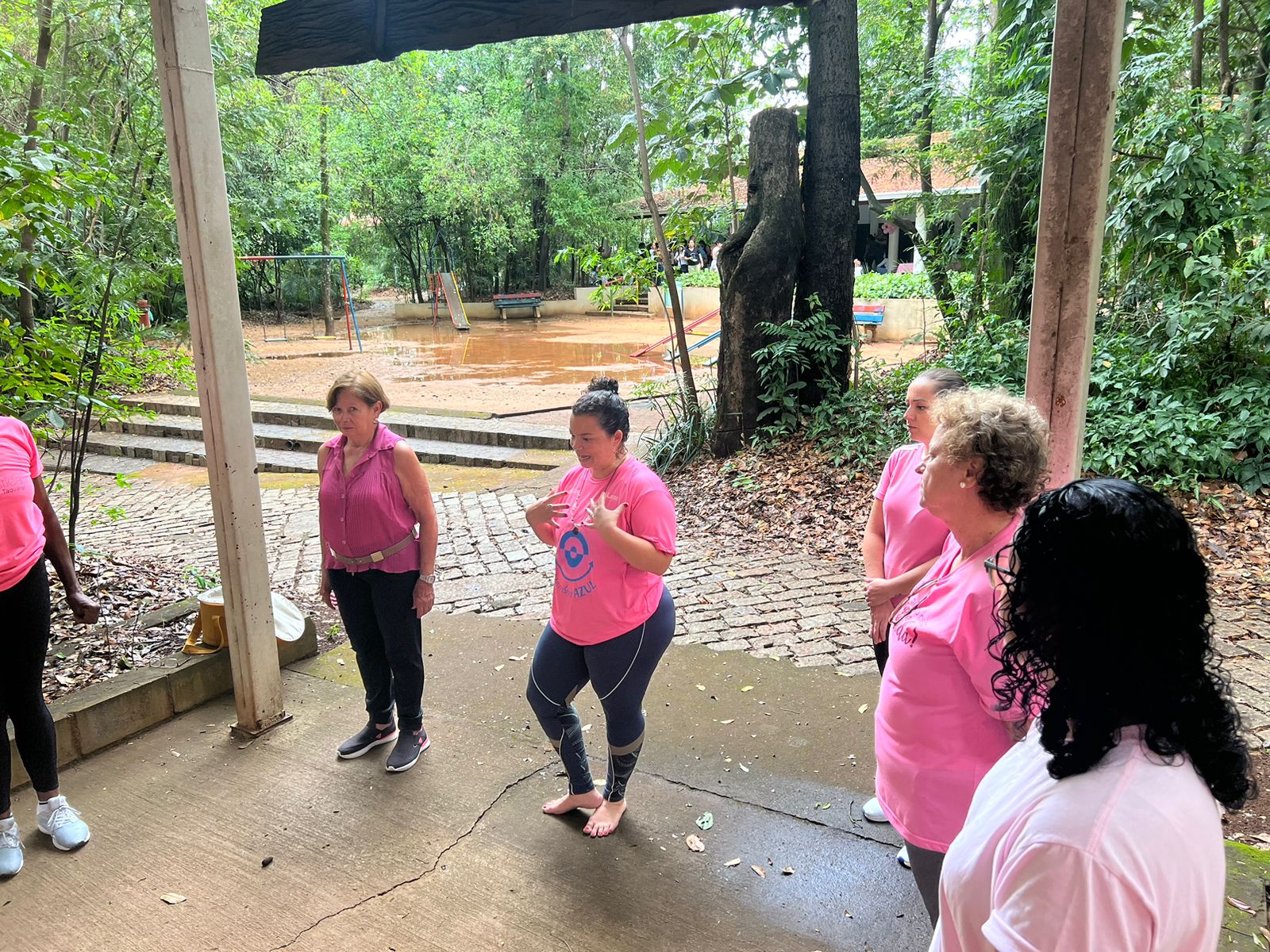 Casa dos Aposentados/as - Yoga no Bosque com Gleyce Boré - Outubro de 2024	