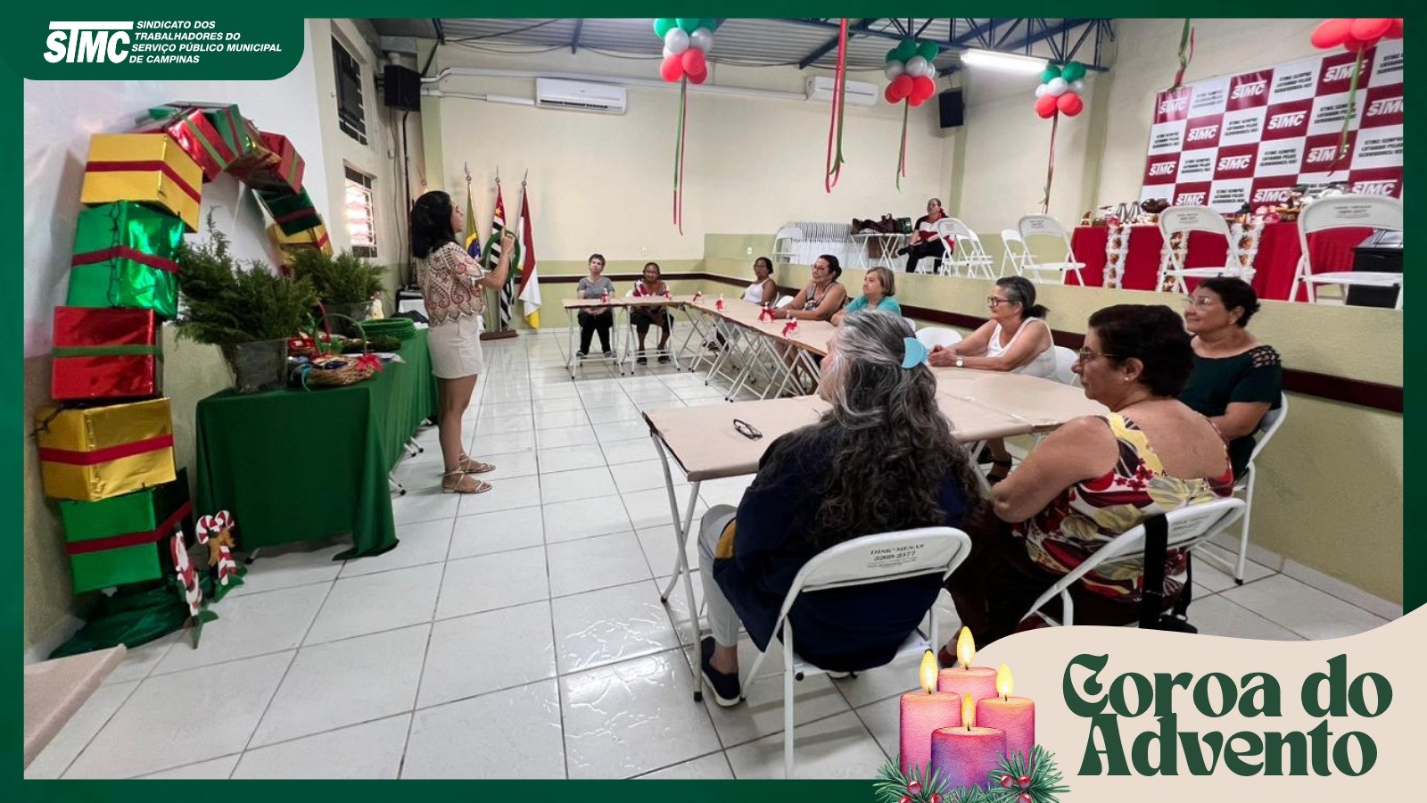 Aposentadas e pensionistas aprendem a fazer a Coroa do Advento em ateliê com a arteterapeuta Mariana Vianna. 